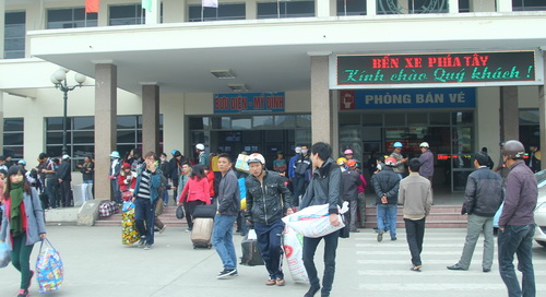 Phân luồng, giảm ùn tắc quanh bến xe ảnh 2